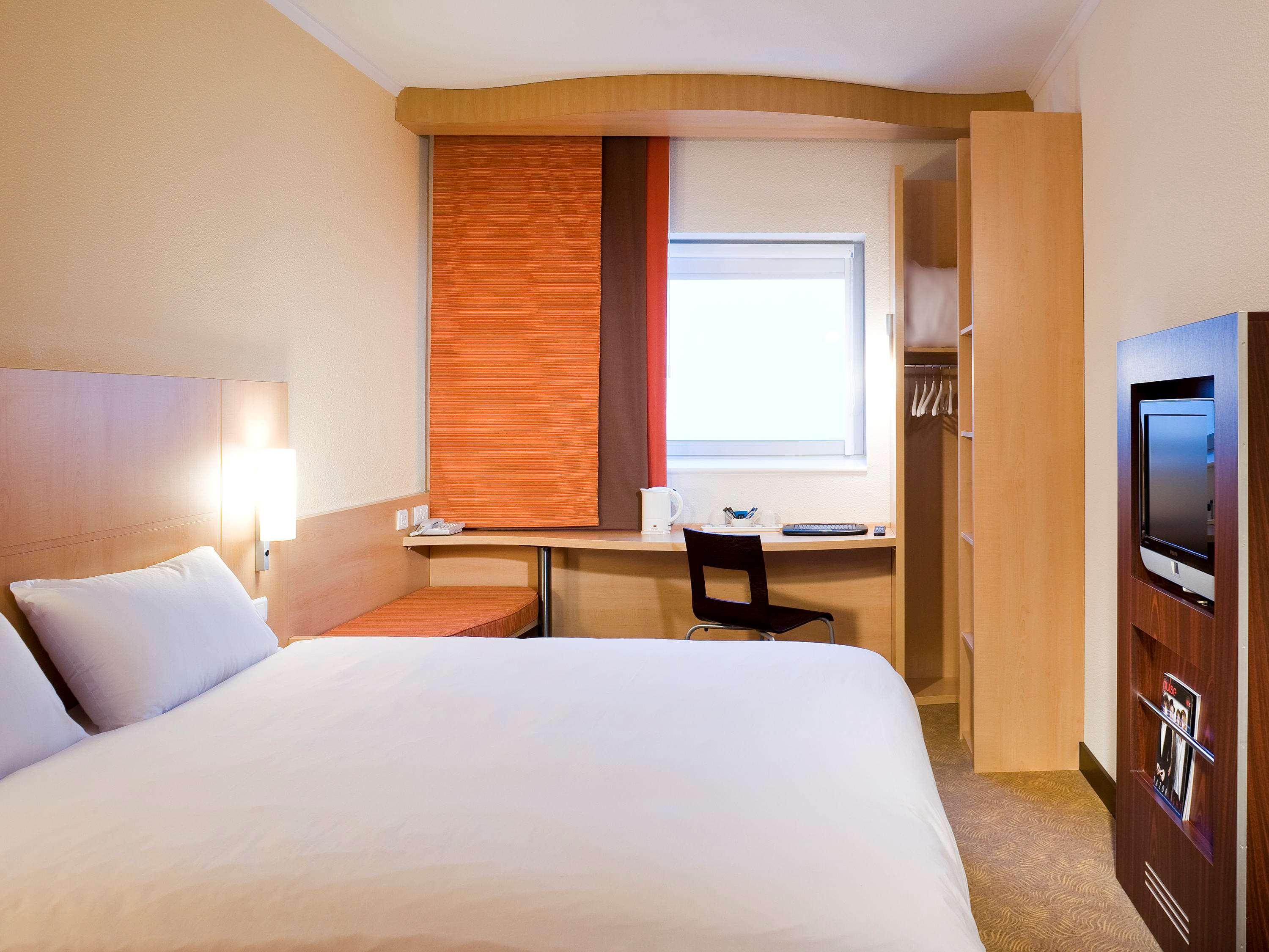 Отель Ibis York Centre Экстерьер фото